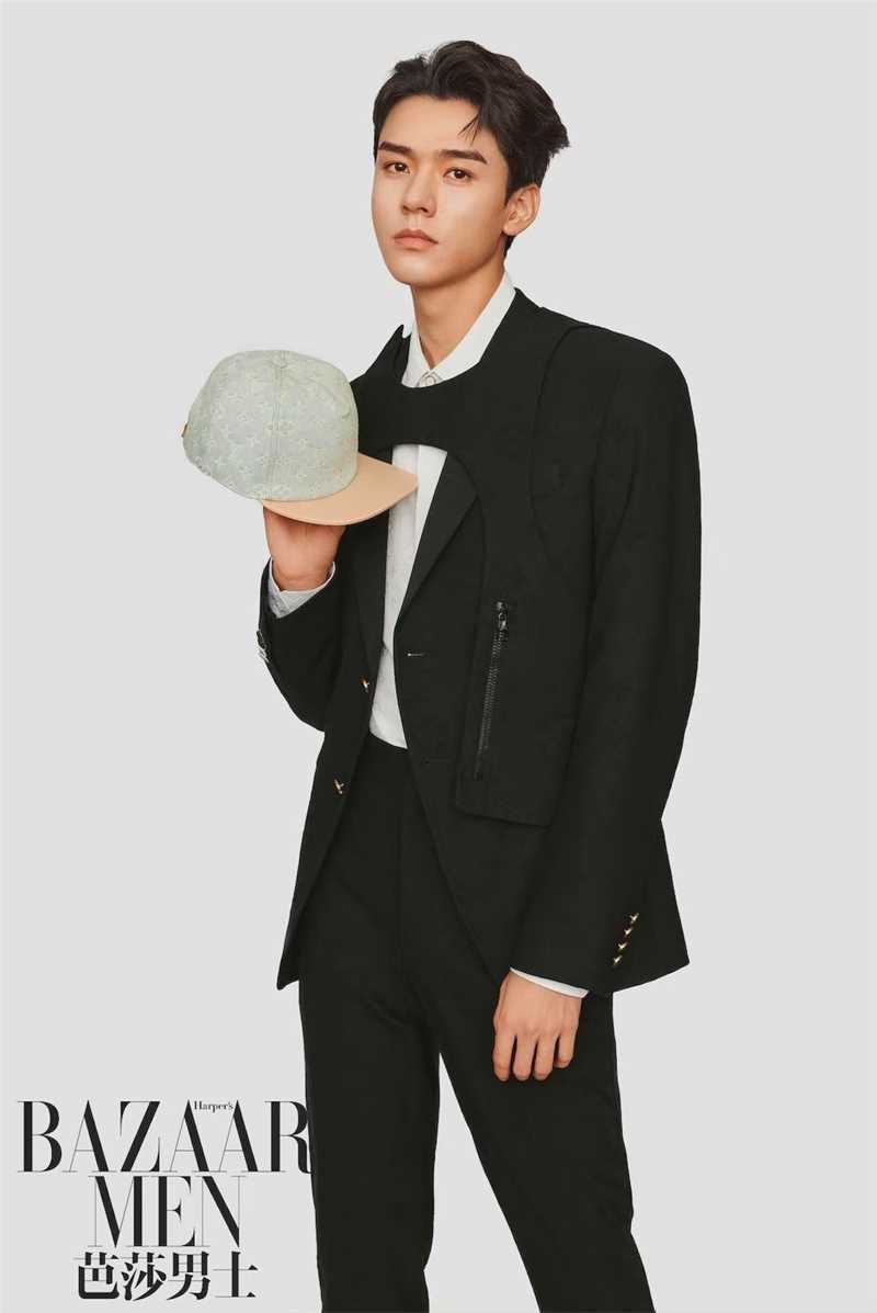 特别专辑龚俊黑色西装古铜色皮肤芭莎男士魅力封面图片