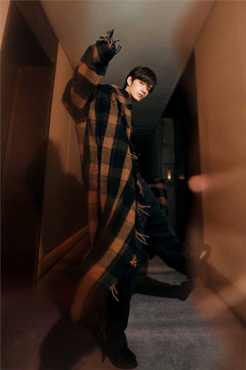 最全RISE张颜齐方格披肩衣潇洒风格时尚相册