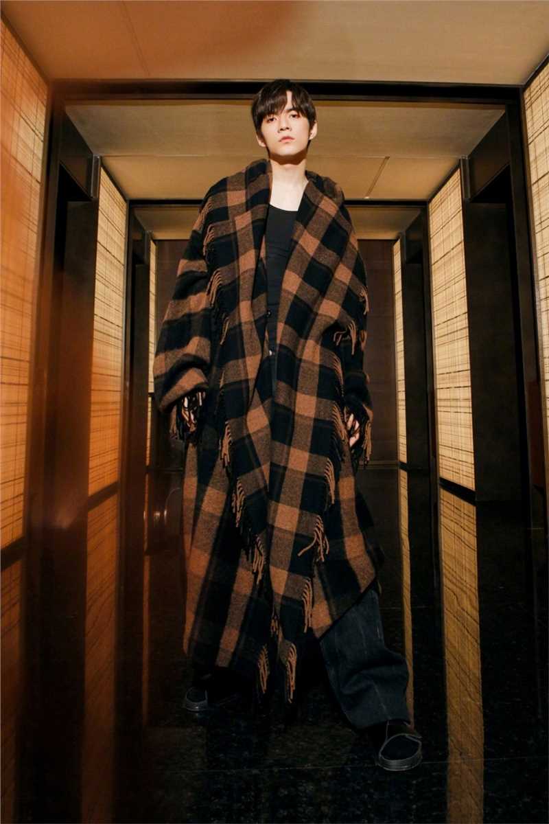 最全RISE张颜齐方格披肩衣潇洒风格时尚相册