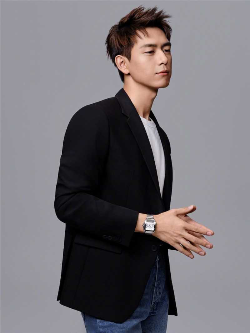 精选李现黑色西装魅力男士时尚杂志封面图册