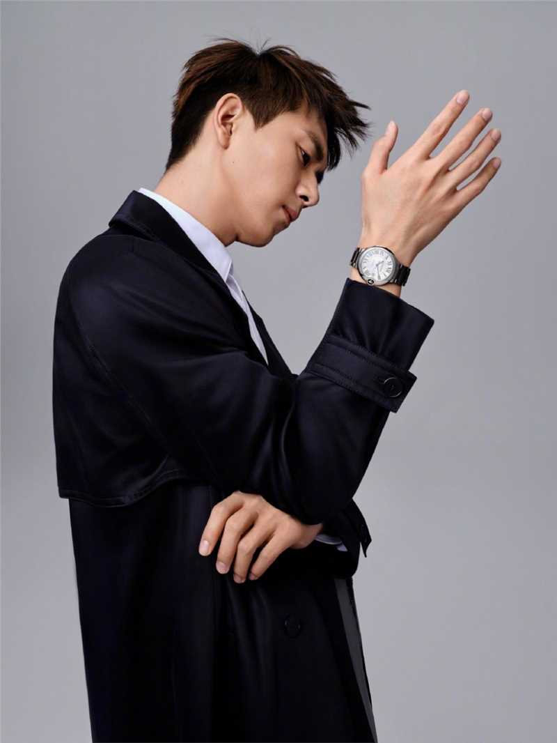 精选李现黑色西装魅力男士时尚杂志封面图册