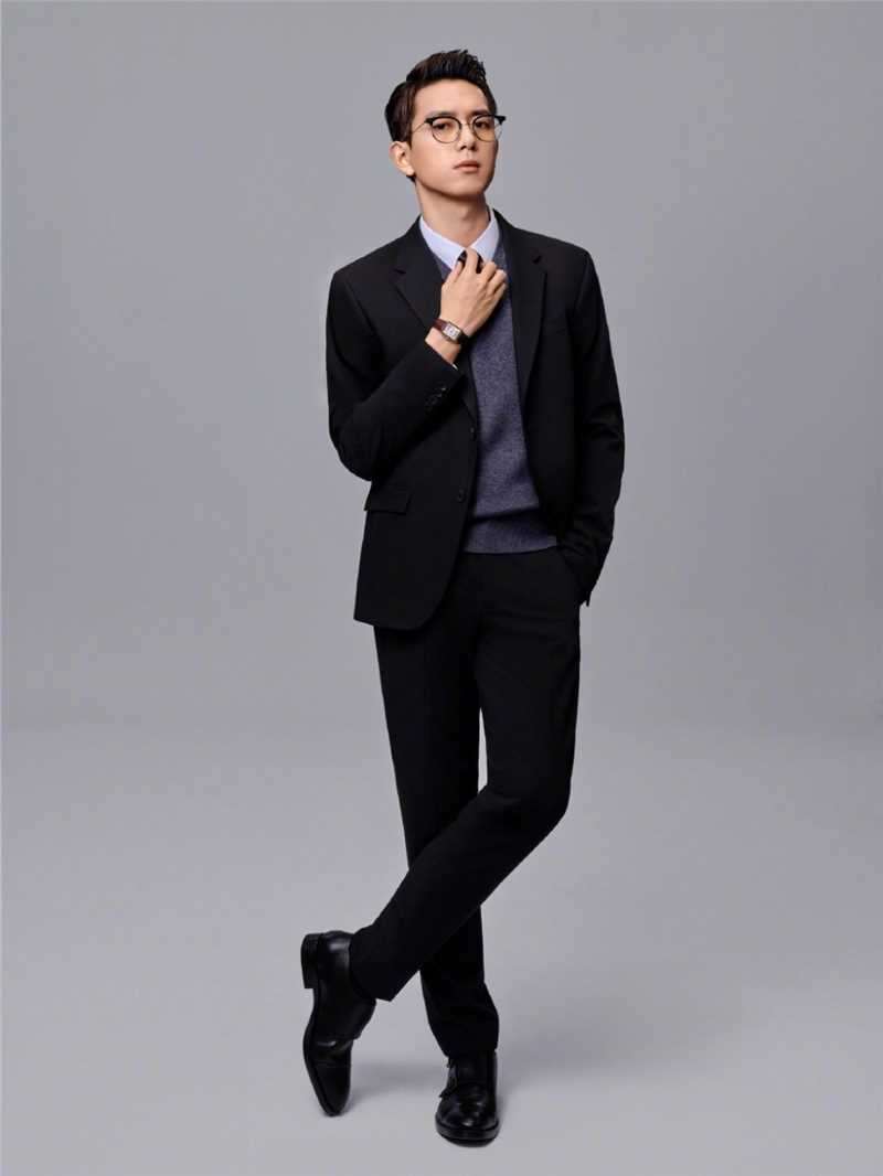 精选李现黑色西装魅力男士时尚杂志封面图册