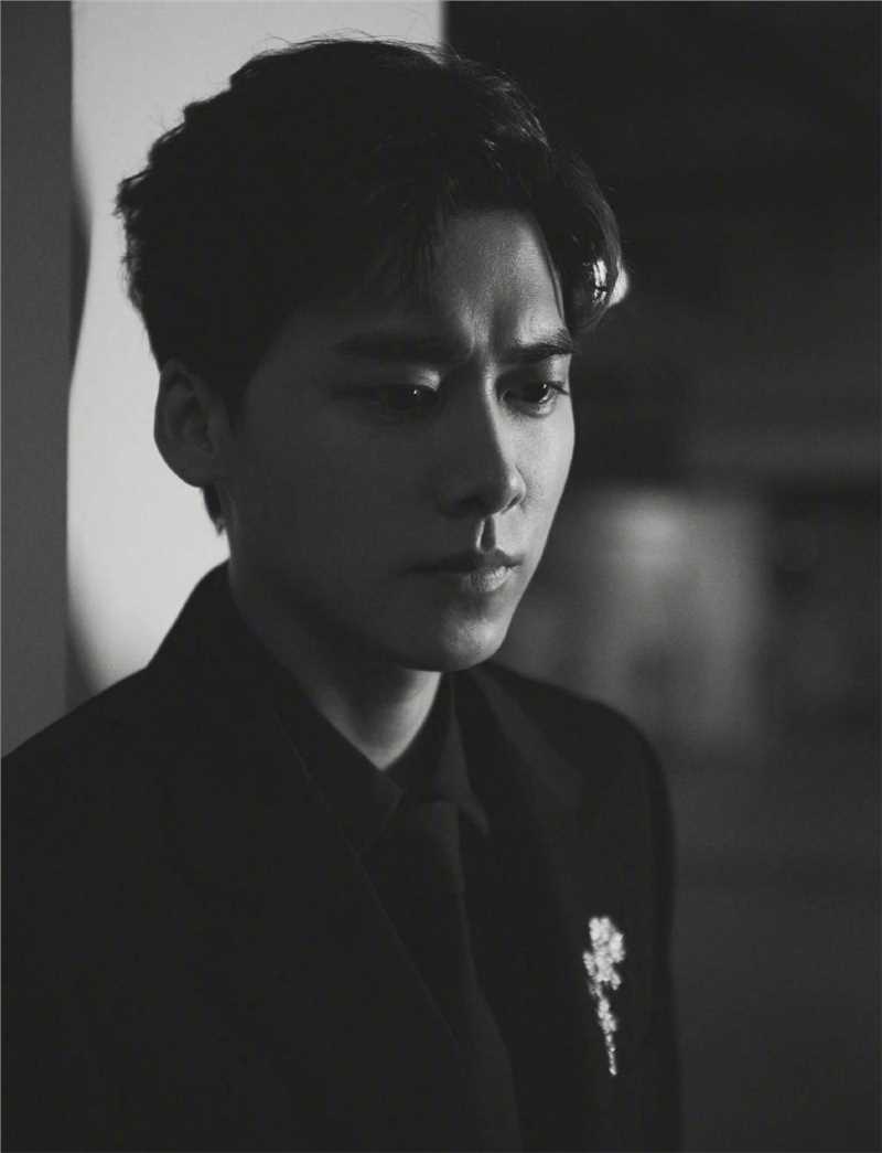 高清古装男神李易峰西装忧郁风格氛围感时尚大片图集