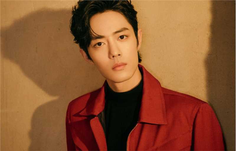 优质肖战红色西装暖光灯下的露额头时尚图片相册