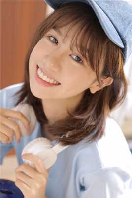 最新甜美女孩运动装唯美图片壁纸