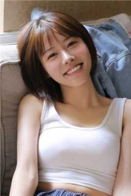 最新可盐可甜的短发少女清纯图片图集