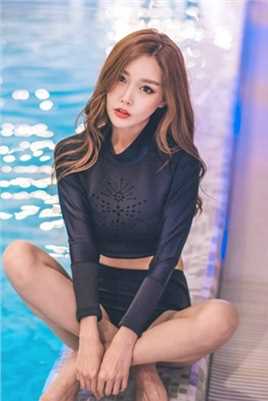 特别专辑性感嫩模黑色比基尼泳池魅惑图片