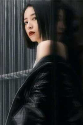 周雨彤挂耳染时尚图片