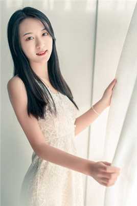 高清蓝绿发色小姐姐白色修身蕾丝短裙清纯艺术照图集