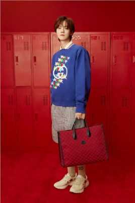 鹿晗520浪漫系列红蓝碰撞时尚大片