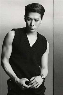 高清王嘉尔"时尚先生"肌肉照时尚大片图集