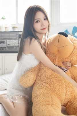 神仙颜值美女白色吊带裙性感图片