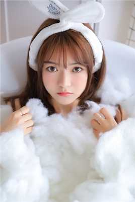 高清纯欲风少女浴室性感图片图册