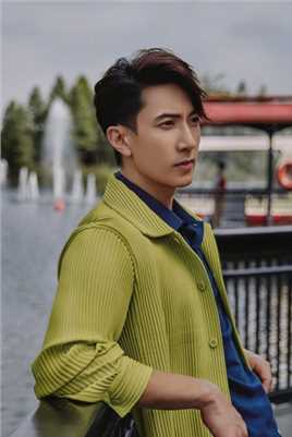 优质"不老男神"吴尊海边新旅行杂志时尚大片图片