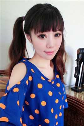 大眼美女蓝色露肩连衣裙性感撩人合集