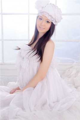 最新美女抹胸长裙浴室诱惑性感图片图集