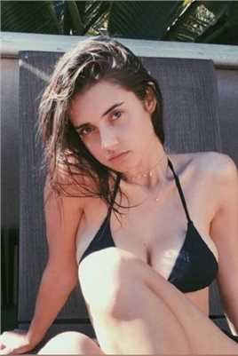 精选西方高挑美女黑色比基尼户外沙滩性感撩人图片图册