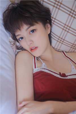 最新短发美女泪痣红色吊带妖艳风性感合集壁纸