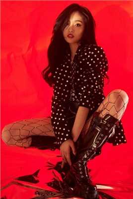 特别专辑吴宣仪铆钉渔网袜性感小野猫魅惑眼线图片