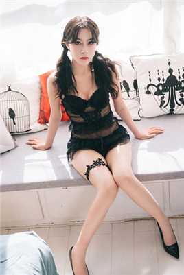 优质黑色蕾丝吊带少女性感相册