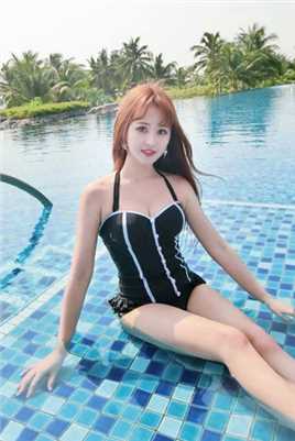 特别专辑泳池美女黑色连体泳衣丰满身材性感图片图片