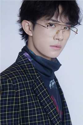 优质易烊千玺卷毛格子西装斯文眼镜时尚合集相册