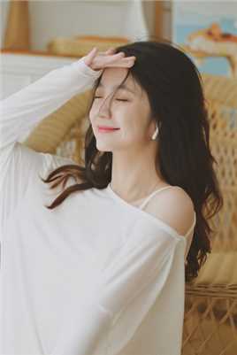 特别专辑纯欲风美女白色露肩心机上衣性感撩人图片图片