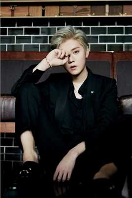 特别专辑实力唱将鹿晗银发黑色西装时尚魅力大片图片