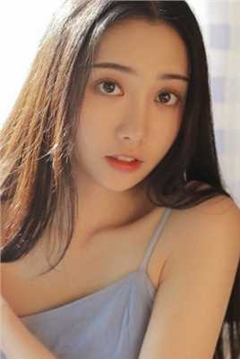 优质诱惑的蓝色小吊带清纯美眉黑长直闺房私拍图相册