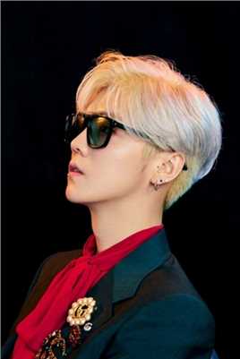 精选鹿晗红绿经典搭配贵族范复古时尚大片图册